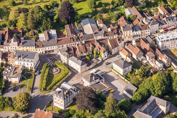 An aerial view of a historic town with narrow streets, traditional architecture, and a central roundabout. - La BellĂŞme Bleue (Belleme)