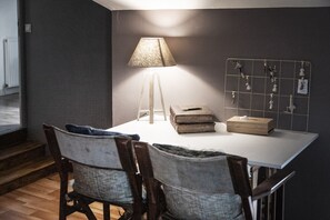 Apartamento familiar | Minibar, caja fuerte, decoración individual y mobiliario individual