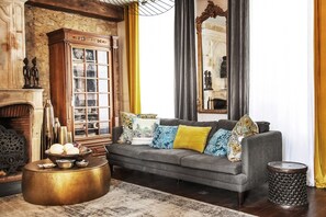 Coin salon dans le hall