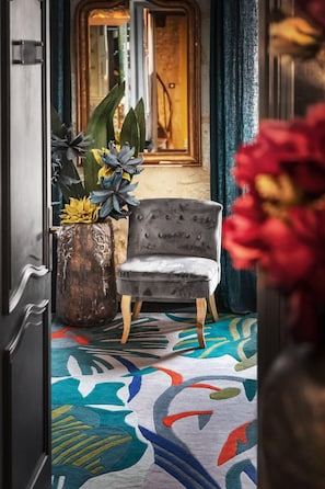 Quarto luxo (Frieda Khalo) | Frigobar, cofres nos quartos, individualmente decorados