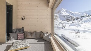 저자극성 침구, 객실 내 금고, 각각 다른 스타일의 인테리어, 각각 다르게 가구 비치