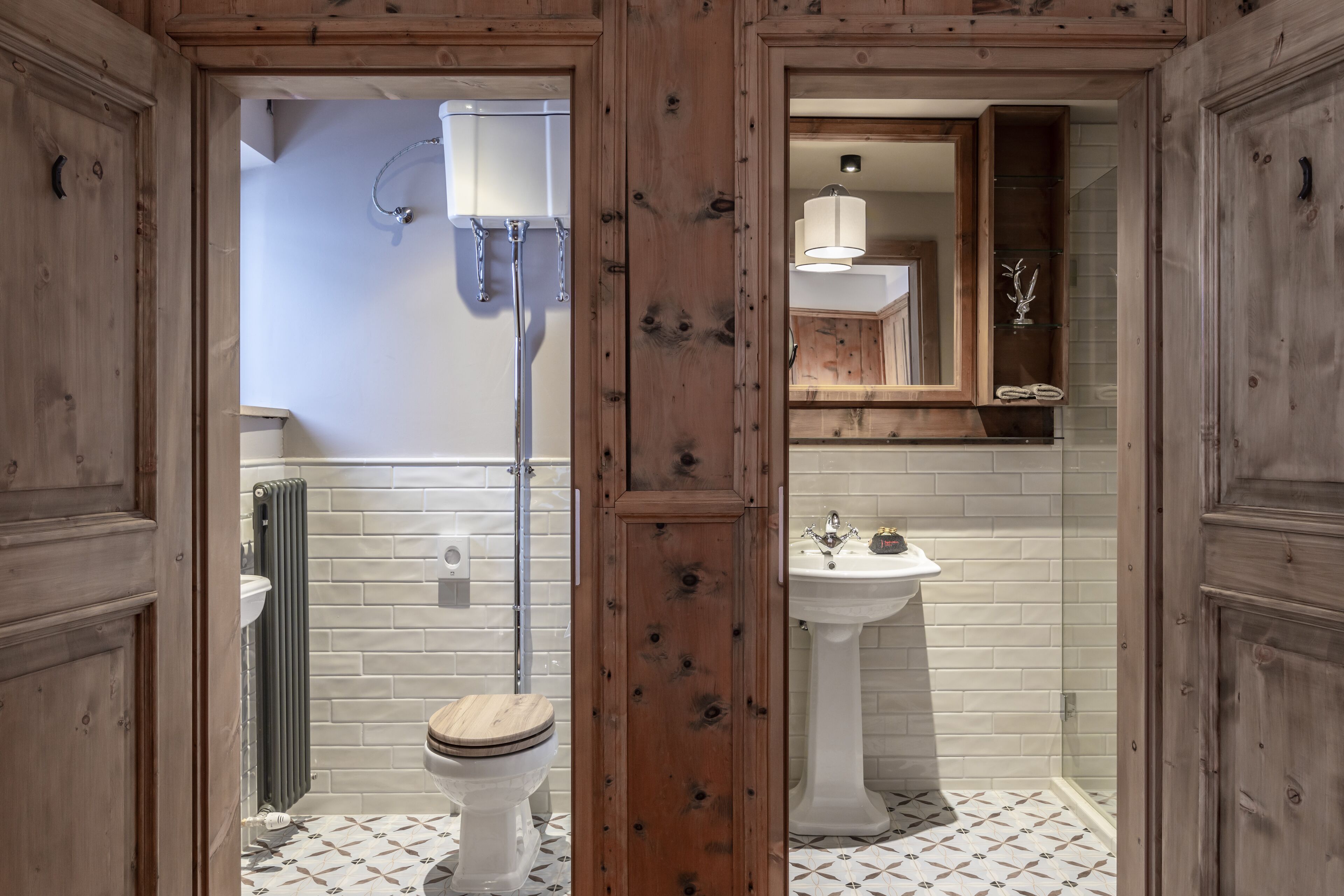 deluxe double room (hofzimmer kühtaier hof) | bathroom | free toiletries, hair dryer, bathrobes, slippers