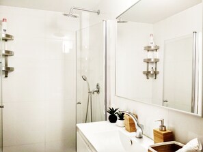 Standard Apartment, Non Smoking | Bathroom | Shower, towels - LocalsTLV Hip Studio on Jerusalem Ave (Tel Aviv)