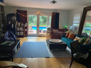 Smart TV, fireplace, video game console, DVD player