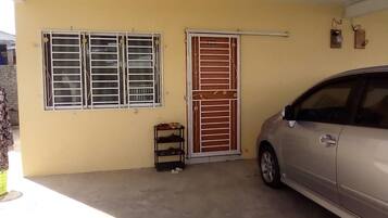 Pintu masuk hartanah