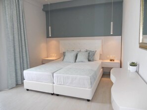 Studio, balcon, vue mer