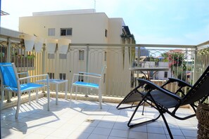 클래식 아파트, 침실 1개, 시내 전망 | 발코니