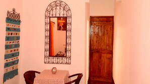 Blackout drapes, soundproofing, cribs (free), WiFi (free) - Kasbah La Datte D'or (Skoura)