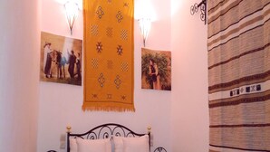 Blackout drapes, soundproofing, cribs (free), WiFi (free) - Kasbah La Datte D'or (Skoura)