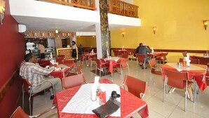 Restaurant - UNIVERSAL PALACE HOTEL (Mombasa)