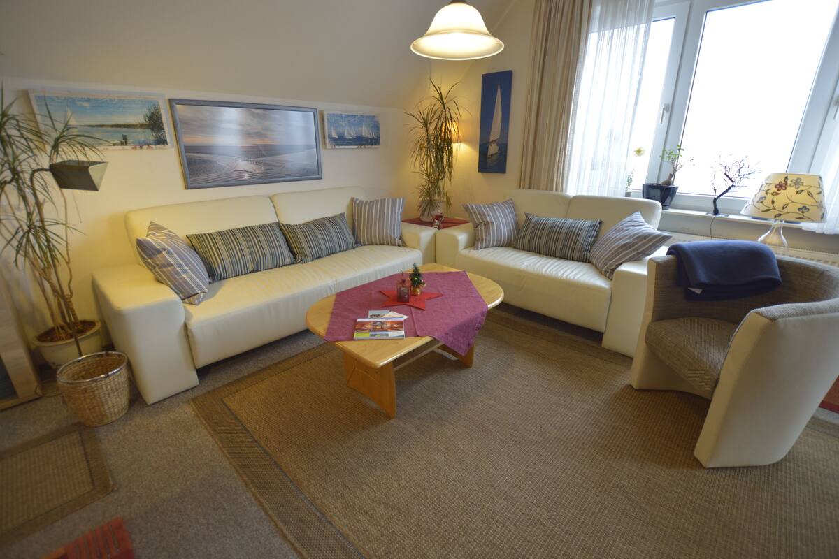 Apartment (Nr. 3) | Living area | Flat-screen TV, DVD player, table tennis, first-run movies