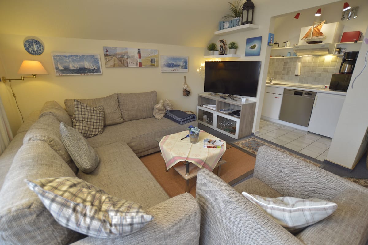 Apartment (Nr. 5) | Living room | Flat-screen TV, tablet, DVD player, ping pong