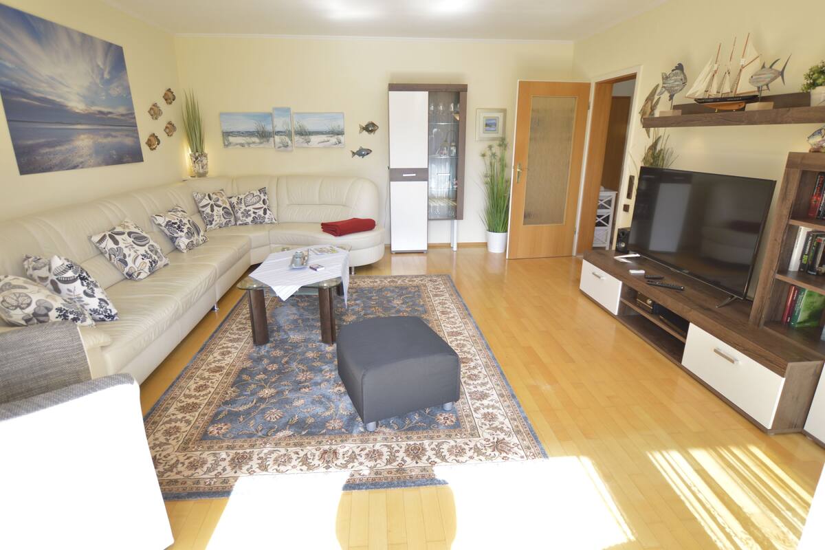 Apartment, 3 Bedrooms (Nr. 10) | Living room | Flat-screen TV, DVD player, table tennis, first-run movies