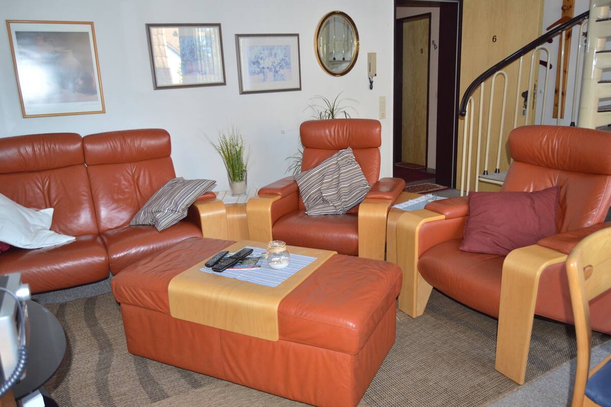 Apartment (Nr. 6) | Living area | Flat-screen TV, tablet, DVD player, ping pong