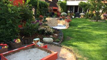 Children’s play area – outdoor