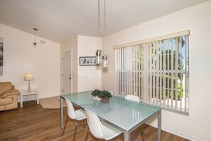 Flat-screen TV - Villa Valk - Comfort - 3 Bedroom (Hernando)