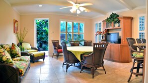 TV, fireplace, DVD player - Siesta Key Lakefront Hidden Paradise Among Tropical Landscape W/ Heated Pool (Siesta Key)