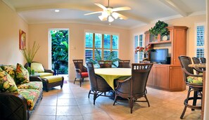 TV, fireplace, DVD player - Siesta Key Lakefront Hidden Paradise Among Tropical Landscape W/ Heated Pool (Siesta Key)