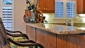 In-room dining - Siesta Key Lakefront Hidden Paradise Among Tropical Landscape W/ Heated Pool (Siesta Key)