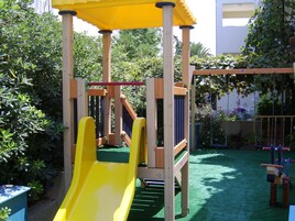 Área de juegos infantiles al aire libre