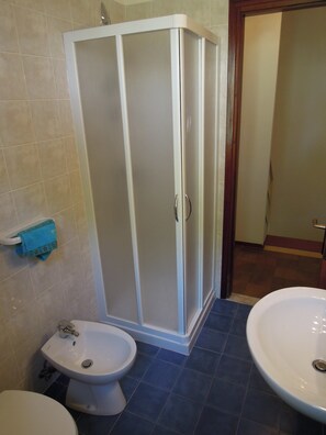 Apartment, 2 Schlafzimmer | Badezimmer