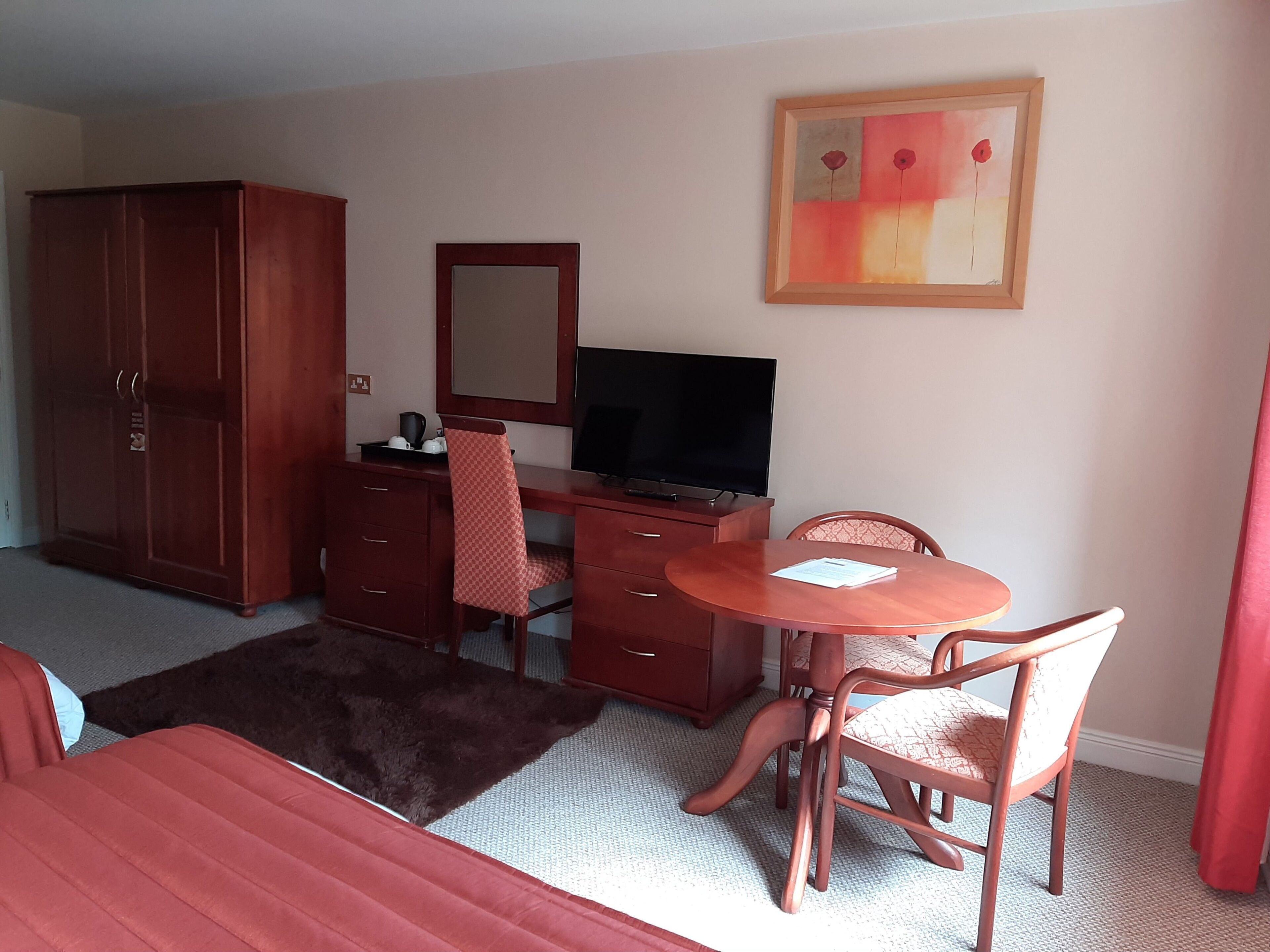 soundproofing, free wifi, bed sheets