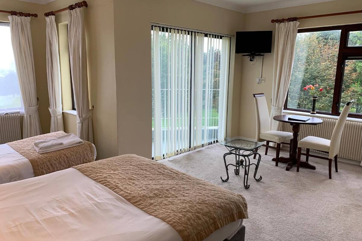 standard double room, multiple beds, non smoking | soundproofing, free wifi, bed sheets