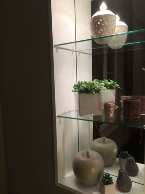 Suite Deluxe, 2 habitaciones, vistas al jardín | Decoración individual, mobiliario individual, cortinas opacas