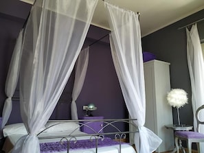 Deluxe Room, 1 Queen Bed (Penelope) | 1 bedroom, individually decorated, individually furnished, desk - B&B Dormo in Centro (Praia a Mare)