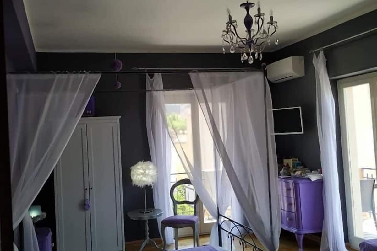 Deluxe-Zimmer, 1 Queen-Bett (Penelope) | 1 Schlafzimmer, individuell dekoriert, individuell eingerichtet