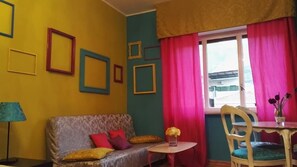 Comfort Room, 1 Queen Bed (Le Moire) | 1 bedroom, individually decorated, individually furnished, desk - B&B Dormo in Centro (Praia a Mare)