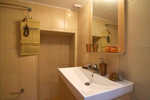 Apartment | Bathroom