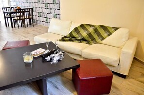 Apartemen | Area keluarga | TV layar datar