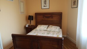 4 bedrooms, iron/ironing board, travel crib, free WiFi - Comfortable house for 10 people in Paris, with 3 bathrooms and roof terrace (Paris)