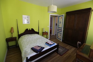 4 bedrooms, iron/ironing board, travel crib, free WiFi - Comfortable house for 10 people in Paris, with 3 bathrooms and roof terrace (Paris)