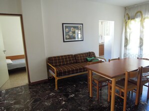 Appartement, 3 slaapkamers | Woonruimte | Televisie