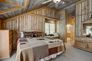 3 bedrooms, iron/ironing board, free Internet, bed sheets