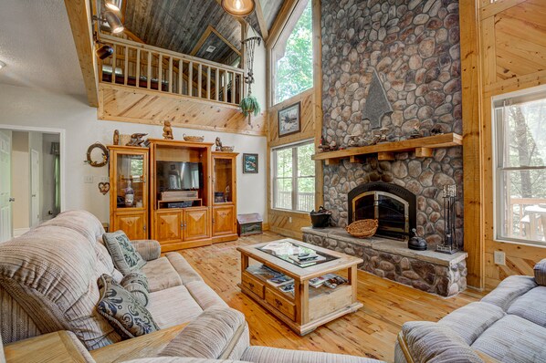 TV, fireplace, video games, DVD player