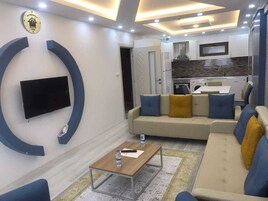 Apartamento ejecutivo | Zona de estar | Una televisión LED