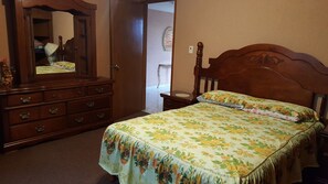 4 dormitorios, tabla de planchar con plancha, Internet y ropa de cama