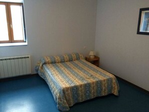Free rollaway beds, free WiFi, bed sheets