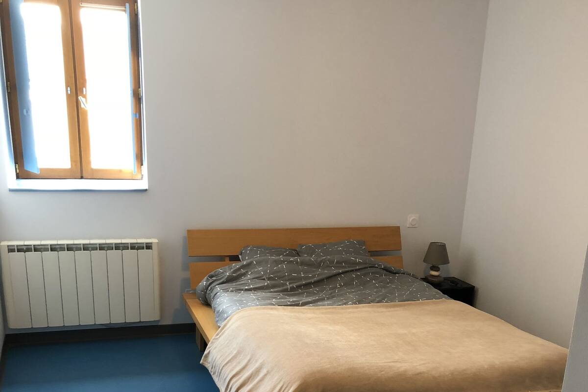 Free rollaway beds, free WiFi, bed sheets