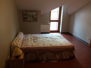 Free rollaway beds, free WiFi, bed sheets