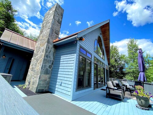 RE53 Beautiful Bretton Woods slopeside home, amazing views! AC, Hot Tub, Pool Table, Dog Friendly!