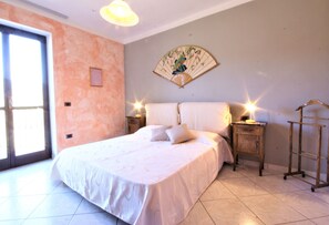 3 Schlafzimmer, Bügeleisen/Bügelbrett