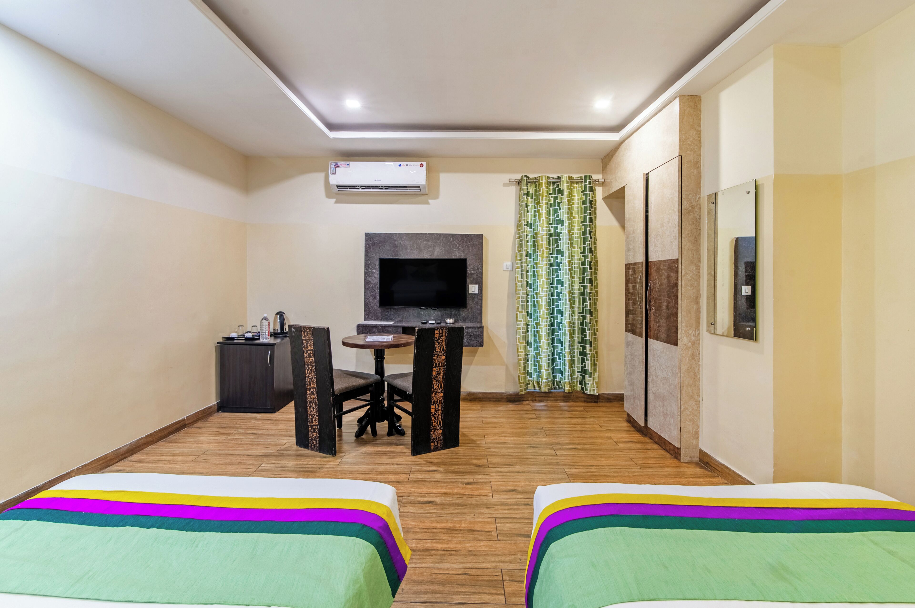 Premium Twin Room, Non Smoking | Desk, iron/ironing board, free WiFi, bed sheets