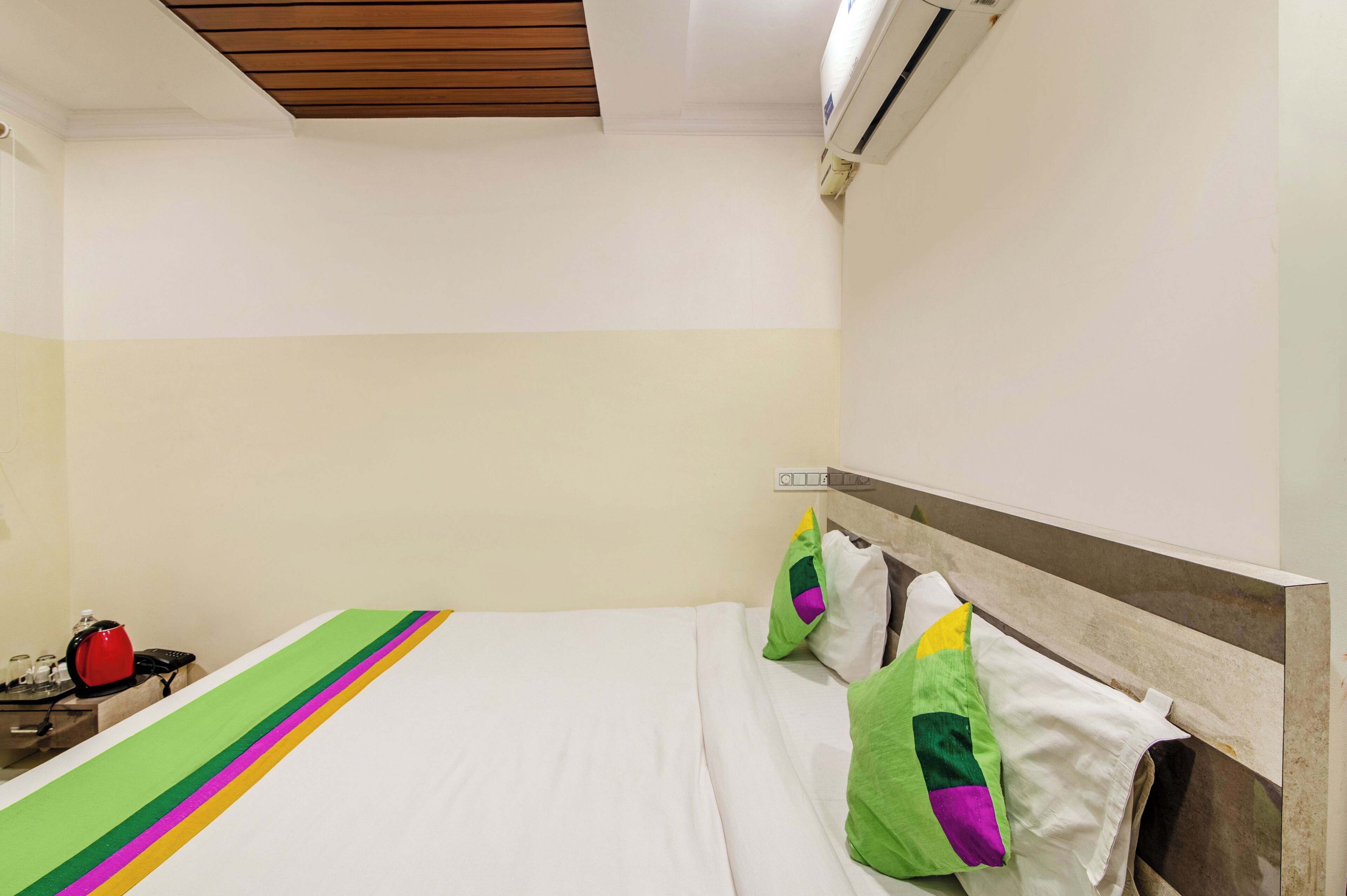 Economy Room, Non Smoking | Desk, iron/ironing board, free WiFi, bed sheets