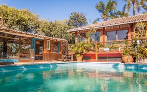 Outdoor pool, sun loungers - Pousada Casa do Ceo (Imbituba)