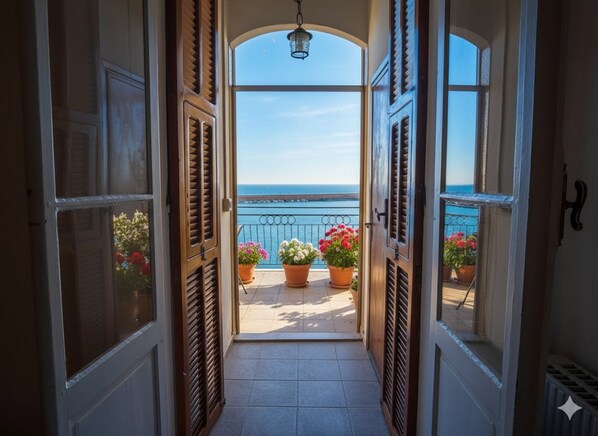 아파트, 침실 2개, 테라스, 바다 전망 | 다리미/다리미판