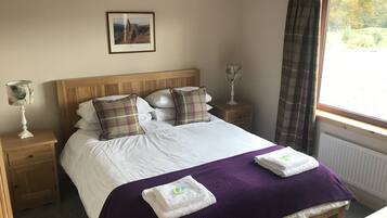 Cabin | 2 bedrooms, iron/ironing board, free cots/infant beds, free WiFi